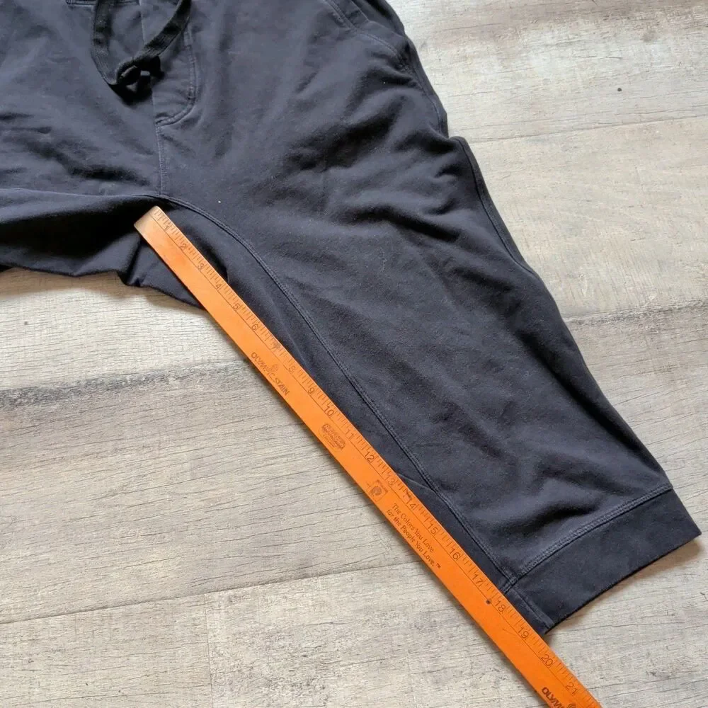 ​Lululemon Women's Black Cotton Blend Cropped Joggers Sweatpants Size M